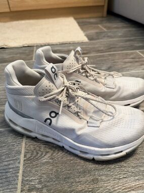 On Running Running Cloudswift Lightweight White Sneakers